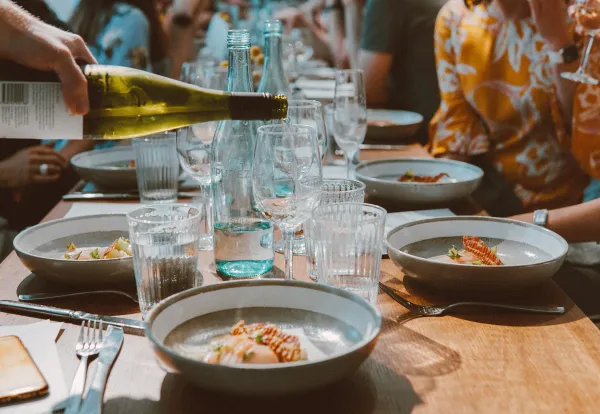Från strand till bord: Albariño och Alvarinho med nordisk fisk – utöver räksallader